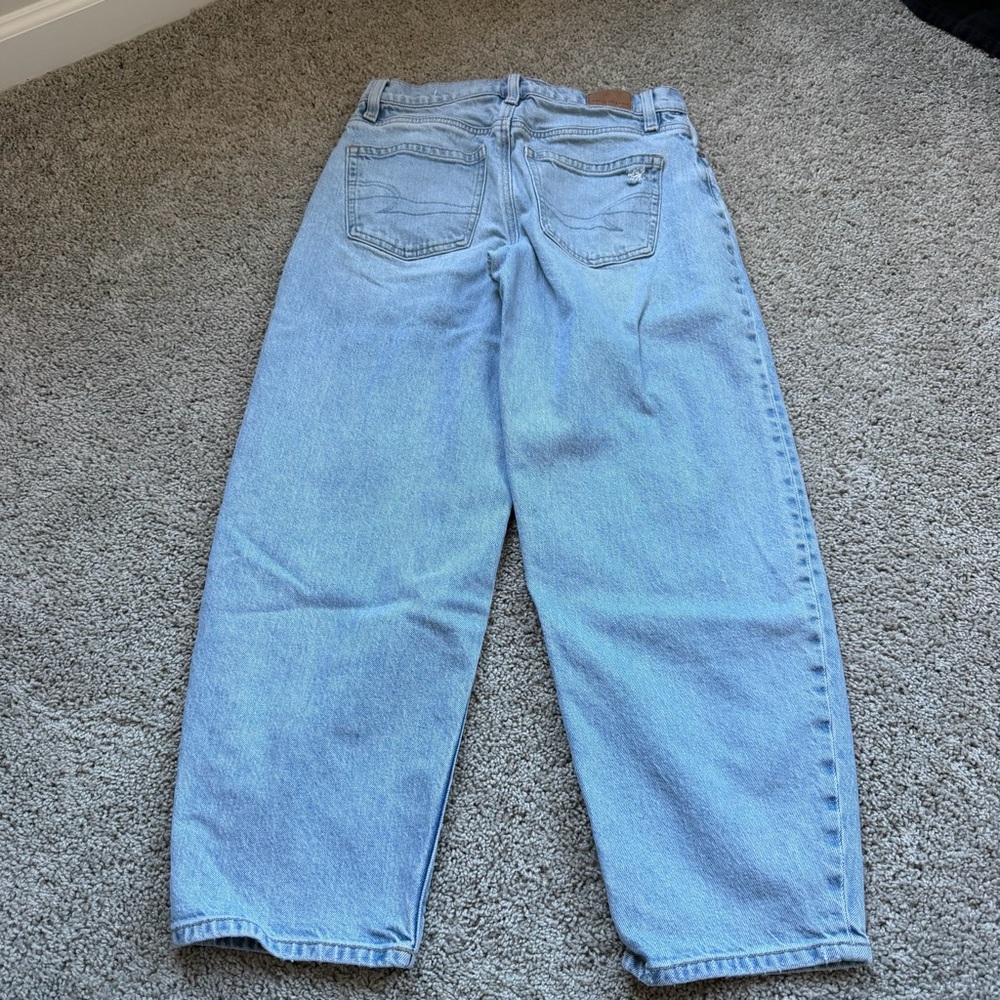 American Eagle Light Wash Barrel Jeans Size 0 - Picture 8 of 9